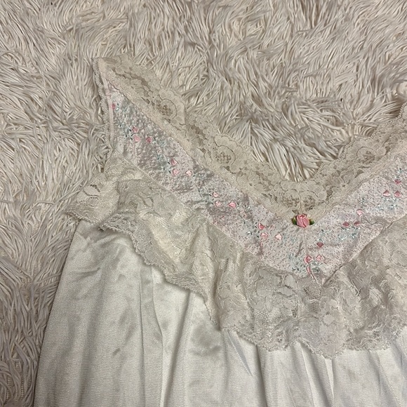 Vintage Joan Collins Ruffled nightgown - Picture 4 of 6